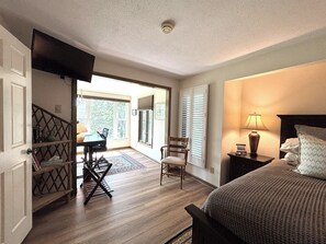 4 bedrooms, desk, iron/ironing board, WiFi