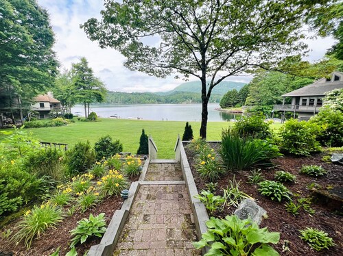 Lakefront Bliss Nestled in the Blue Ridge Mountains