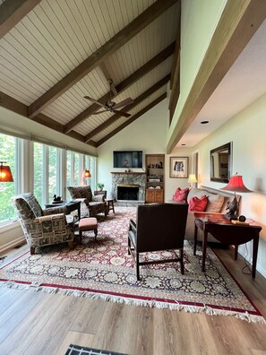 TV, fireplace, offices