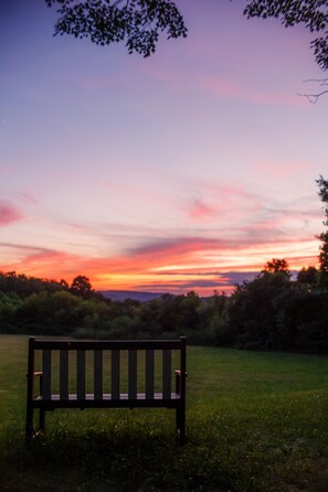 Property grounds - Natural Beauty With Luxury Accommodations (Mill Run)