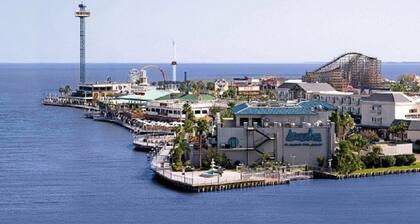 Look No Further! Very Charming. 2 Miles From Kemah BoardWalk. Dog Friendly Only