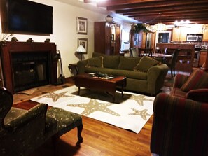 Smart TV, fireplace, DVD player, stereo