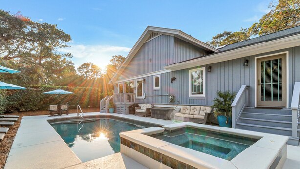A house with a pool, outdoor furniture, and a covered patio area. - 3rdRowOcean Palmetto Dunes Dog Friendly Home w/ FREE Pool/Spa Heat Seasonally (Hilton Head Island)