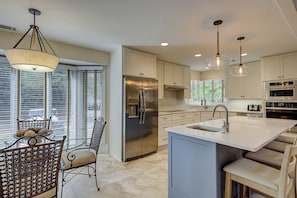 Fridge, microwave, oven, stovetop - 3rdRowOcean Palmetto Dunes Dog Friendly Home w/ FREE Pool/Spa Heat Seasonally (Hilton Head Island)