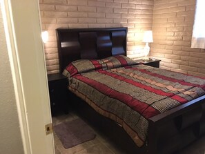 2 chambres, fer et planche à repasser, Wi-Fi, draps fournis