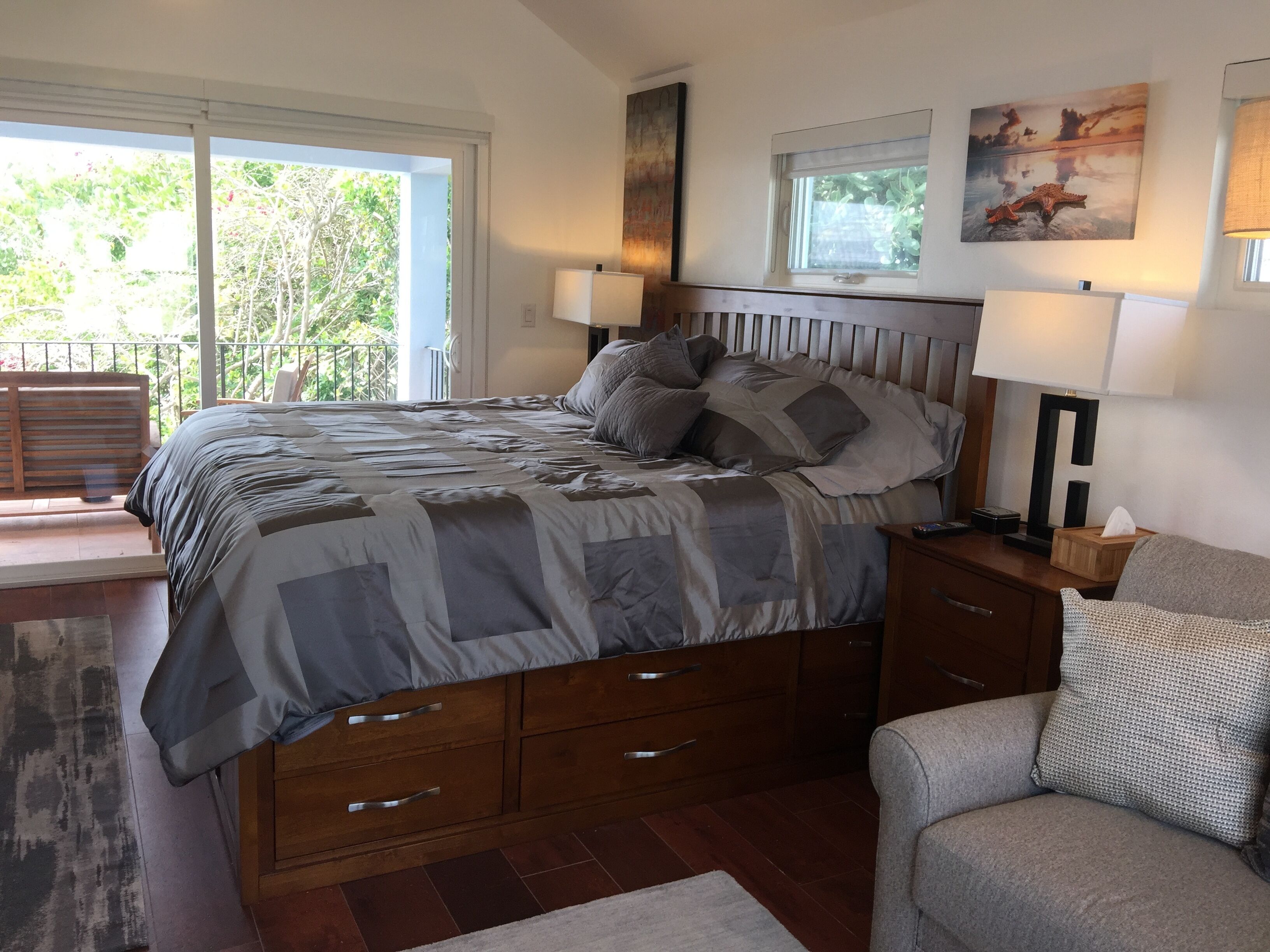 In-room safe, iron/ironing board, WiFi, bed sheets