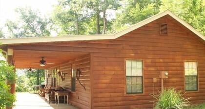 3-bedroom 3-bath cabin just 6 minutes drive to Harrahs Cherokee Casino