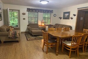 Smart TV, reproductor de DVD, libros y videoteca