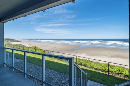 Sands Lookout at Nye Beach - Beach front,Easy access condo with great ocean view