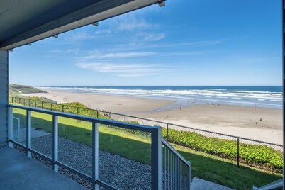 Sands Lookout at Nye Beach - Beach front,Easy access condo with great ocean view