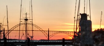 Sands Lookout at Nye Beach - Beach front,Easy access condo with great ocean view