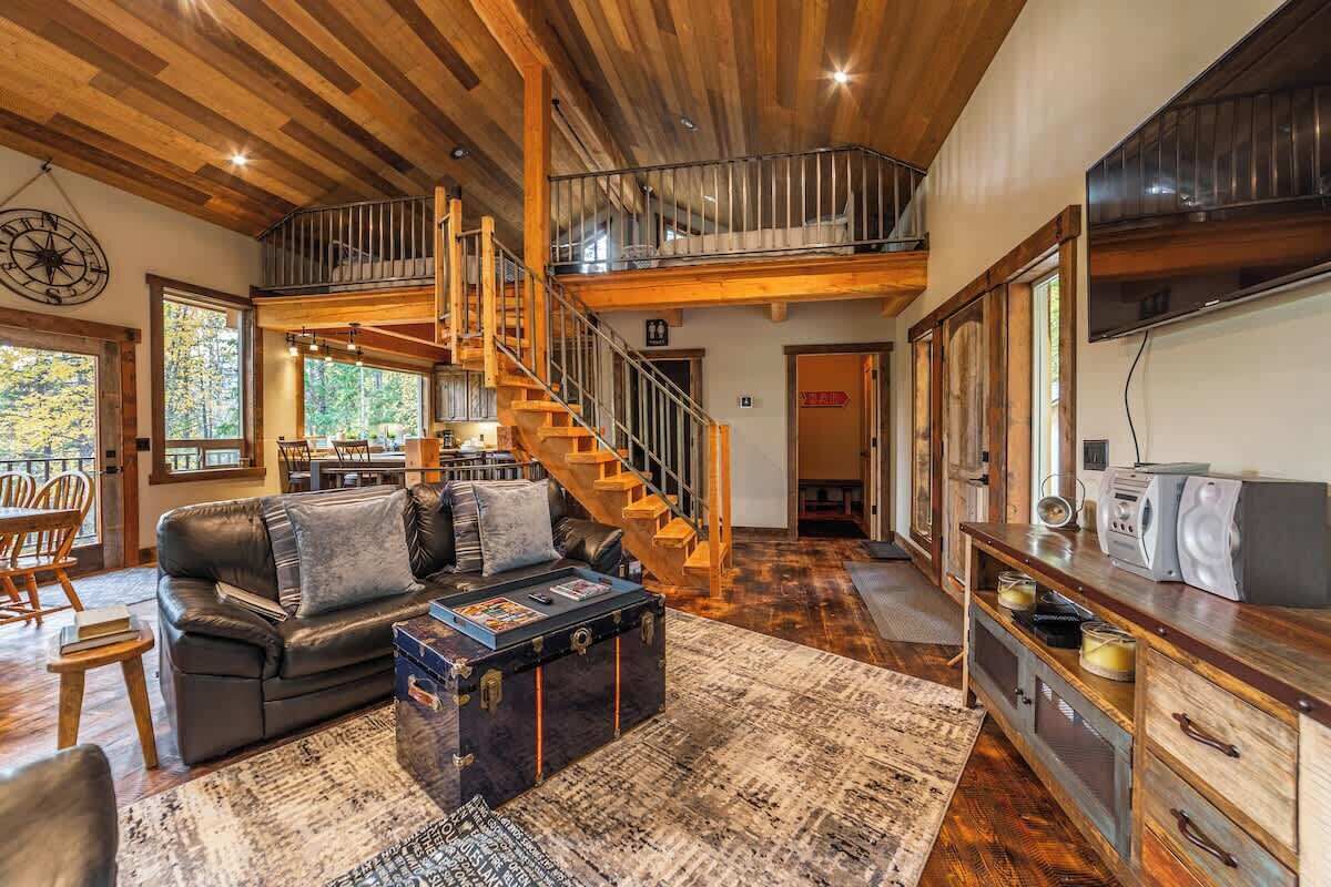 Älytelevisio, DVD-soitin, videokirjasto, stereot