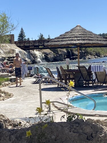 GET YOUR SNOW GEAR ON,WOLF CREEK SKI PARK'S OPEN!STARLINK WIFI,COMFY,CLEAN CONDO