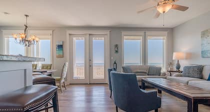 BEACH FRONT! The Happy Mullet: Surf, Sun, the Perfect House and Ms. Pac Man