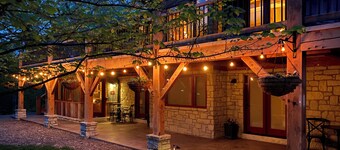 Luxury Bed & Bath Suite Available Nightly