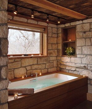 Bañera de hidromasaje y artículos de higiene personal ecológicos