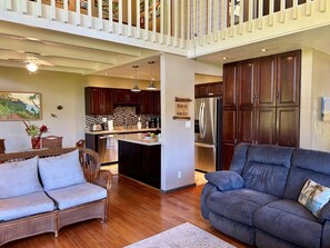 Smart TV, books - 15 Reasons Our Guests Never Want to Leave (Princeville)