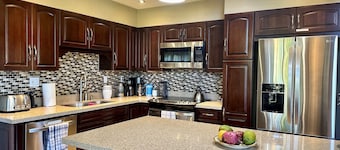 EXCITING LISTING, STORE PLACERING, BEAUTIFUL CONDO