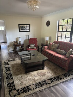 Smart TV, chimenea, videojuegos y reproductor de DVD 