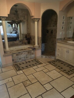 Combined shower/tub, jetted tub, hair dryer, towels - Serene Waterfalls, Garden, Privacy, Heated Pool, Spa &, Large Two Story Retreat (naples)