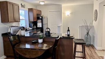 Frigorífic, microones, forn i placa de cuina