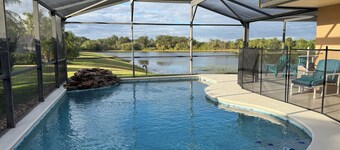 🌴Antigua Lake  View Villa with Peaceful Pool & Waterfall. Near Disney Free WiFi🌴