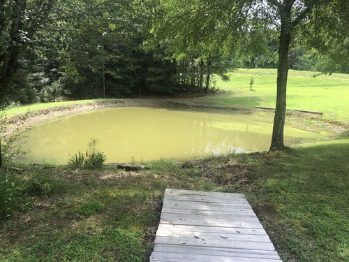 Country Cabin...We have cleaned the cabin top to bottom! Get out of the city!