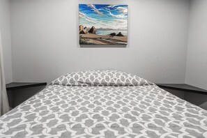 1 bedroom, bed sheets - Newly built deluxe cabins, in a private redwood setting near the Smith River (Crescent City)