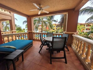 Outdoor dining - 50 Steps to West Bay Beach@Infinity, Bldg 3, 2nd Fl w/Private Dbl Lounger & View (West Bay)