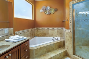Ensemble baignoire-douche, baignoire à remous, séchoir à cheveux
