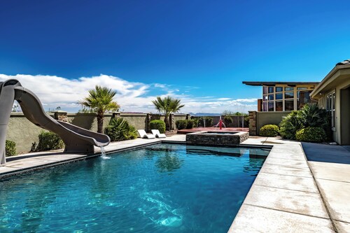 5 Bedrooms with Heated Private Pool, Last minute rates are posted!