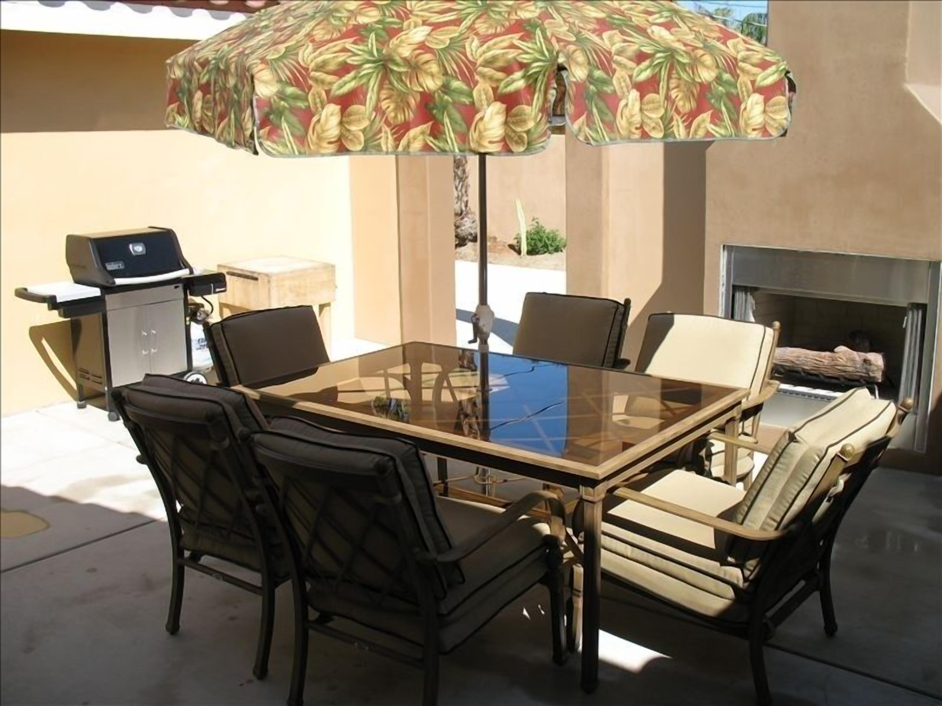 4 Bedroom plus den/office 3 Bath Private House W/Pool & Hot Tub in Palm Spring
