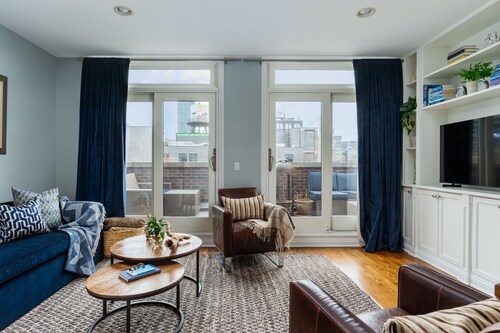 Spacious 4-Level/4-Bedroom Townhouse in West Loop