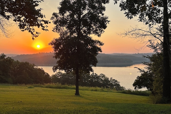 Amazing lake sunrise that can be viewed from the cabin!