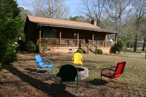Property grounds - Beautiful Log Cabin with Private Dock and Boat Ramp (Leesville)