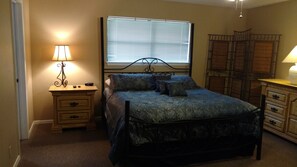 2 Schlafzimmer, Schreibtisch, Bügeleisen/Bügelbrett, kostenloses WLAN