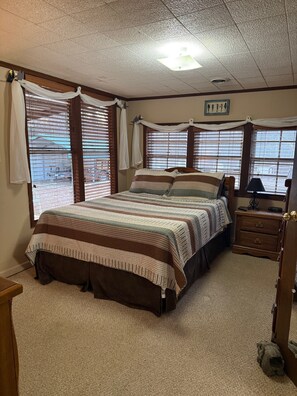 2 soverom, skrivebord, wi-fi (inkludert) og sengetøy