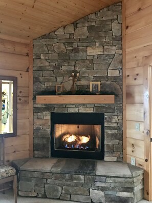 Interior - Blue Moon Lodge, Beautiful Views, Hot Tub, Firepit, 15 Mins from Boone (Vilas)