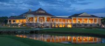 $ 1M Water View - Helt renoverade Sea Pines Gem