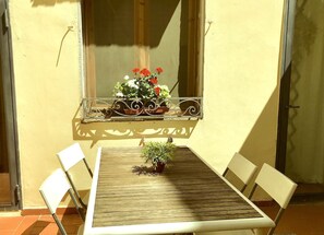 Outdoor dining - Garden house from the 15th century near the Ponte Vecchio (Florence)