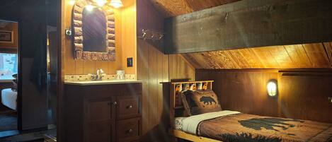 8 bedrooms, desk, iron/ironing board, free WiFi