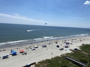 On the beach - Book your next family vacation at this beautiful beach front condo!  (North Myrtle Beach)
