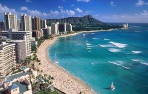 A coastal cityscape with high-rise buildings, a beach, and a mountain in the background. - DESIRABLE WAIKIKI BANYAN OCEANVIEW CORNER UNIT - FREE SECURED PARKING, WIFI (Honolulu)