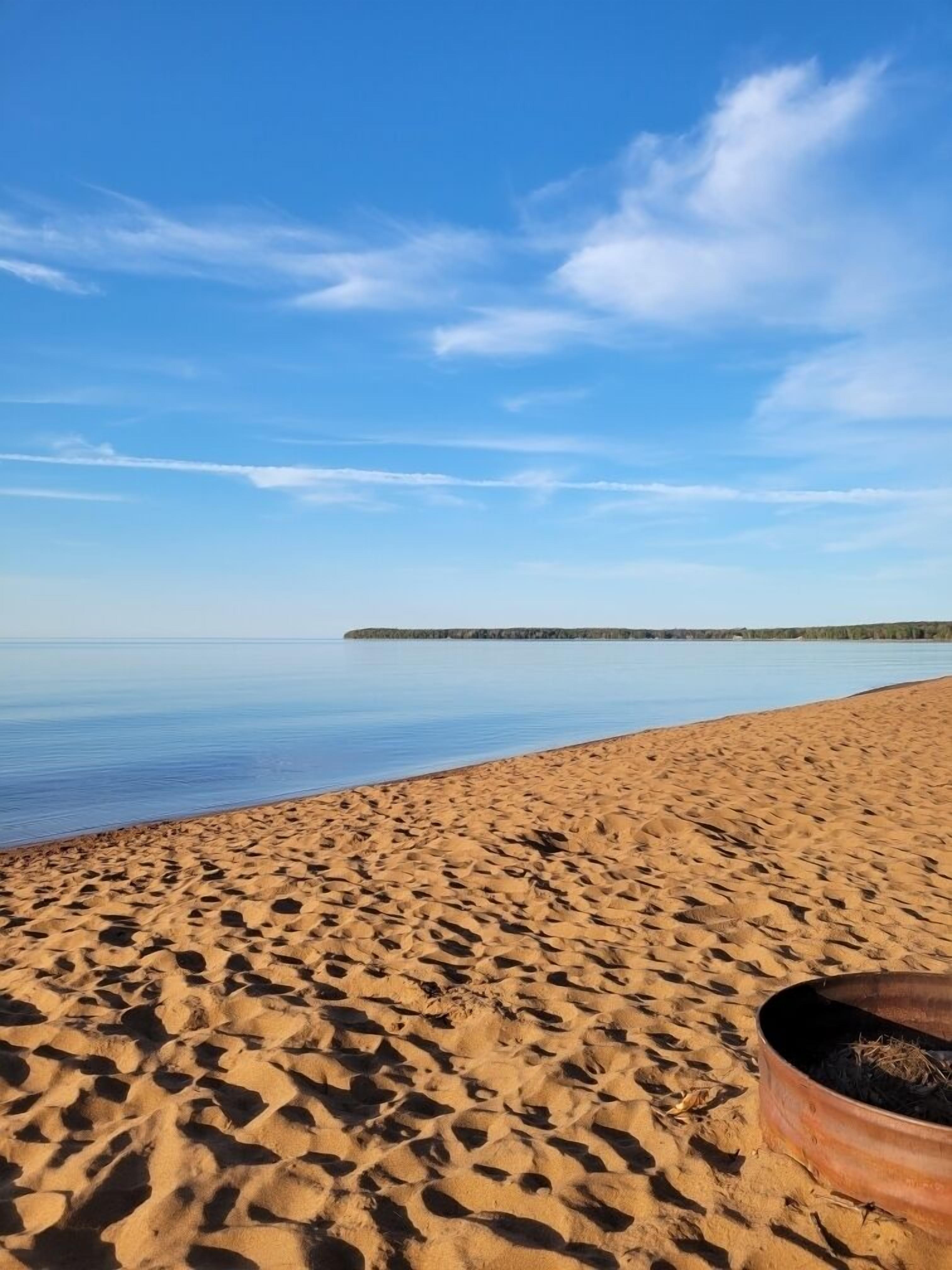 Stunning Lake Superior lakehouse on beautiful secluded sandy beach