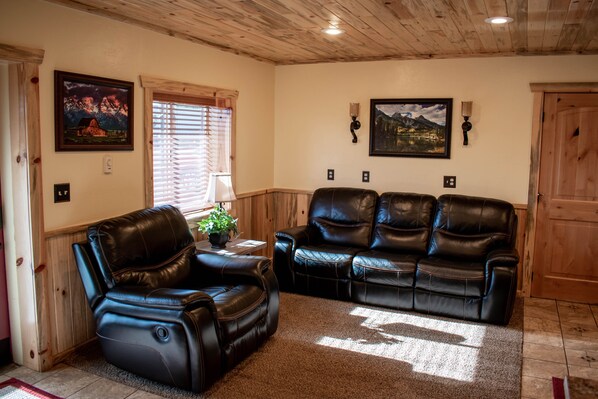 Smart TV, DVD player, books