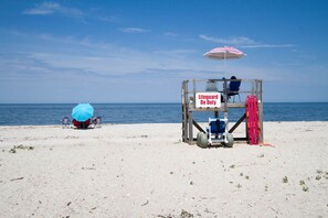Beach nearby, sun loungers - MATTITUCK, #1 Winery and Beach Town ! (Mattituck)