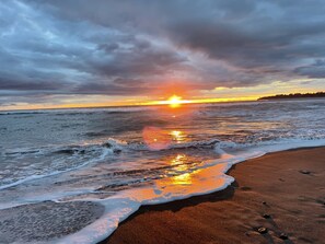 A beach with waves and a sunset. - Solar-Powered Dream Vacation Property (Stinson Beach)