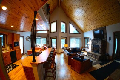 Exceptional Chalet near Harbor, Nubs Nob and Boyne Highlands Ski and Golf Resort