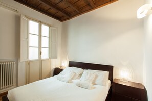 2 室のベッドルーム、デスク、アイロン / アイロン台、WiFi (無料)