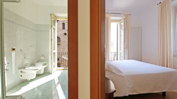 1 slaapkamer, een strijkplank/strijkijzer, wifi, beddengoed